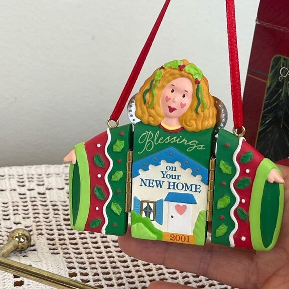 Carlton Cards New Home 2001 Angel Christmas Ornament || Vintage ornament - Picture 7 of 11